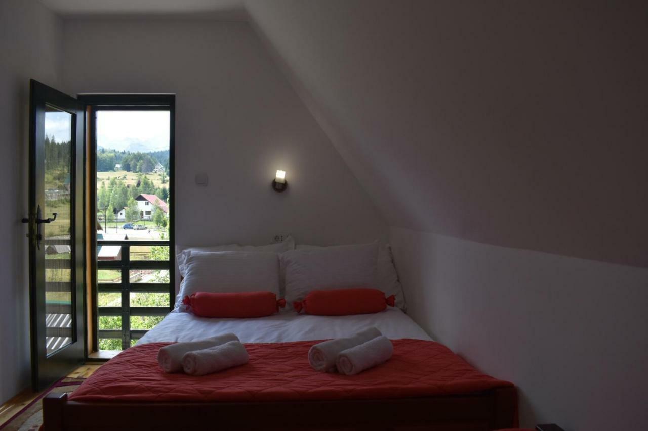 Guest House Sky Blue Zabljak  Ngoại thất bức ảnh